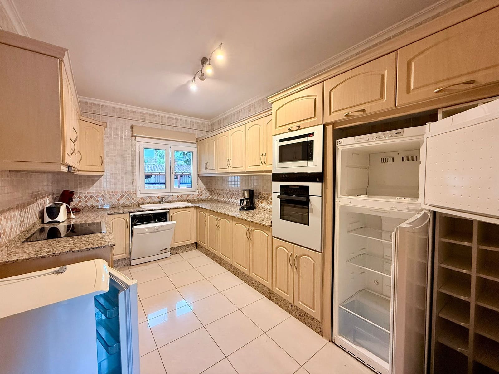 5 soveværelse Villa til salg i Calpe / Calp med swimmingpool garage - € 820.000 (Ref: 10012332)