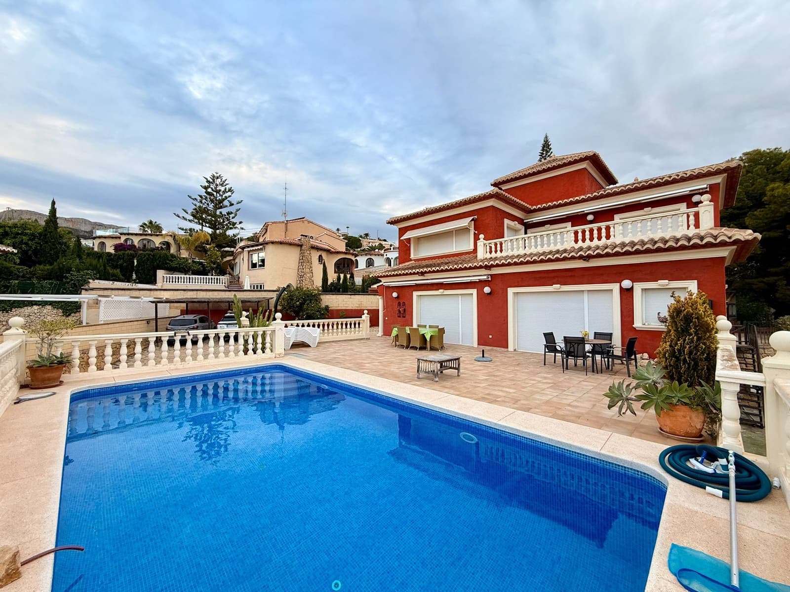 5 soveværelse Villa til salg i Calpe / Calp med swimmingpool garage - € 820.000 (Ref: 10012332)