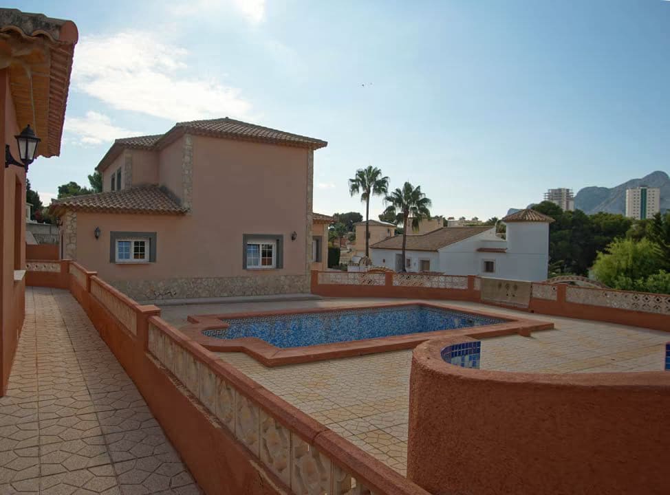 5 soverom Villa til salgs i Calpe / Calp med svømmebasseng garasje - € 719 000 (Ref: 10014281)