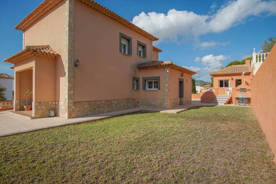 5 soverom Villa til salgs i Calpe / Calp med svømmebasseng garasje - € 719 000 (Ref: 10014281)