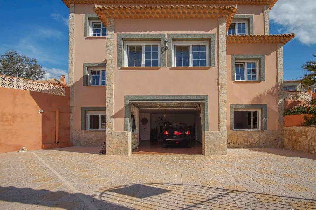 5 bedroom Villa for sale in Calpe / Calp with pool garage - € 719,000 (Ref: 10014281)