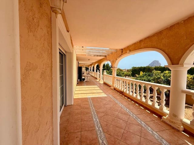 5 bedroom Villa for sale in Gargasindi, Calpe / Calp with pool garage - € 990,000 (Ref: 10015861)