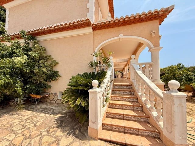 5 bedroom Villa for sale in Gargasindi, Calpe / Calp with pool garage - € 990,000 (Ref: 10015861)