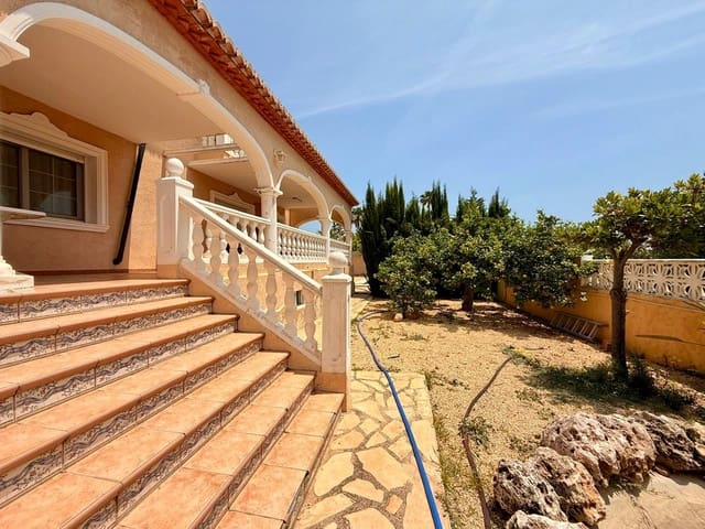 5 bedroom Villa for sale in Gargasindi, Calpe / Calp with pool garage - € 990,000 (Ref: 10015861)