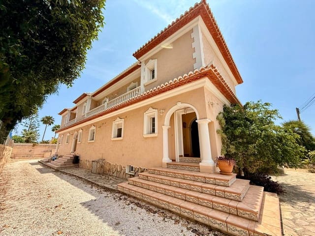 5 bedroom Villa for sale in Gargasindi, Calpe / Calp with pool garage - € 990,000 (Ref: 10015861)
