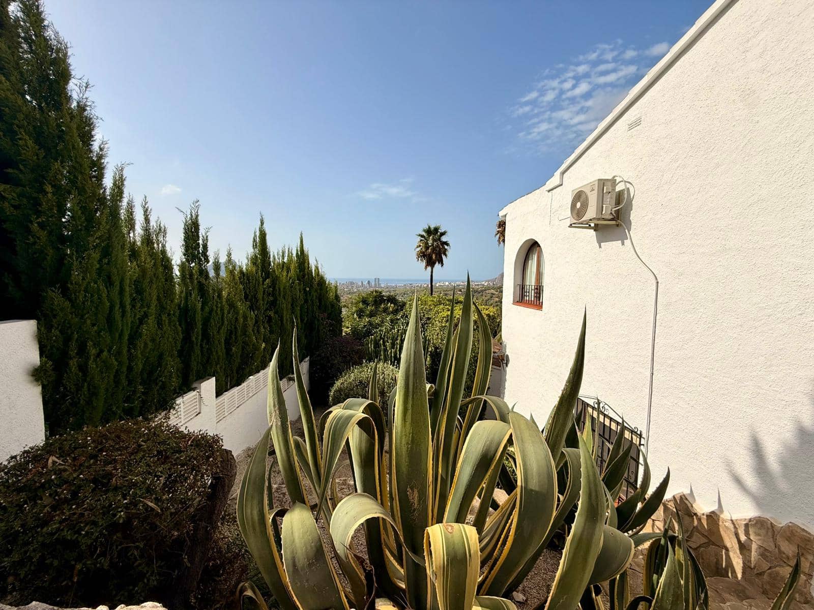 4 sypialnia Willa na sprzedaż w Calpe / Calp z basenem garażem - 760 000 € (Ref: 10045692)