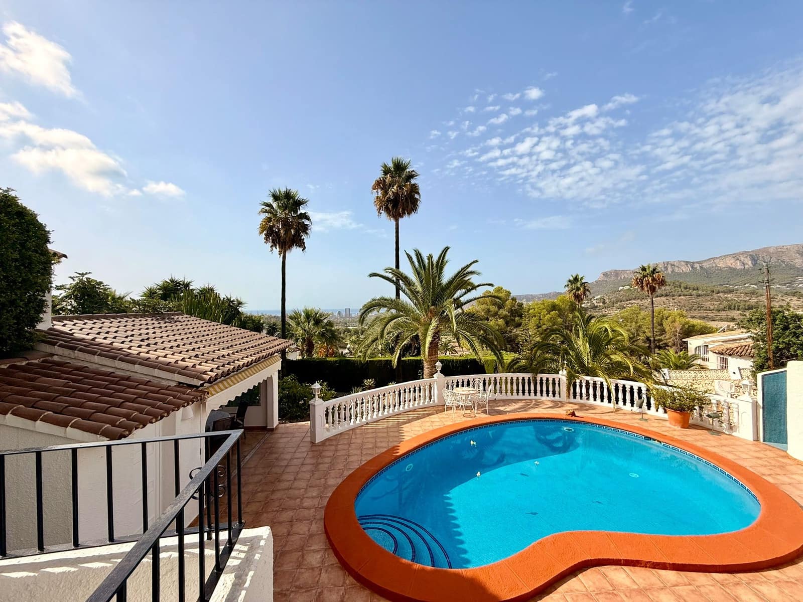 4 sypialnia Willa na sprzedaż w Calpe / Calp z basenem garażem - 760 000 € (Ref: 10045692)