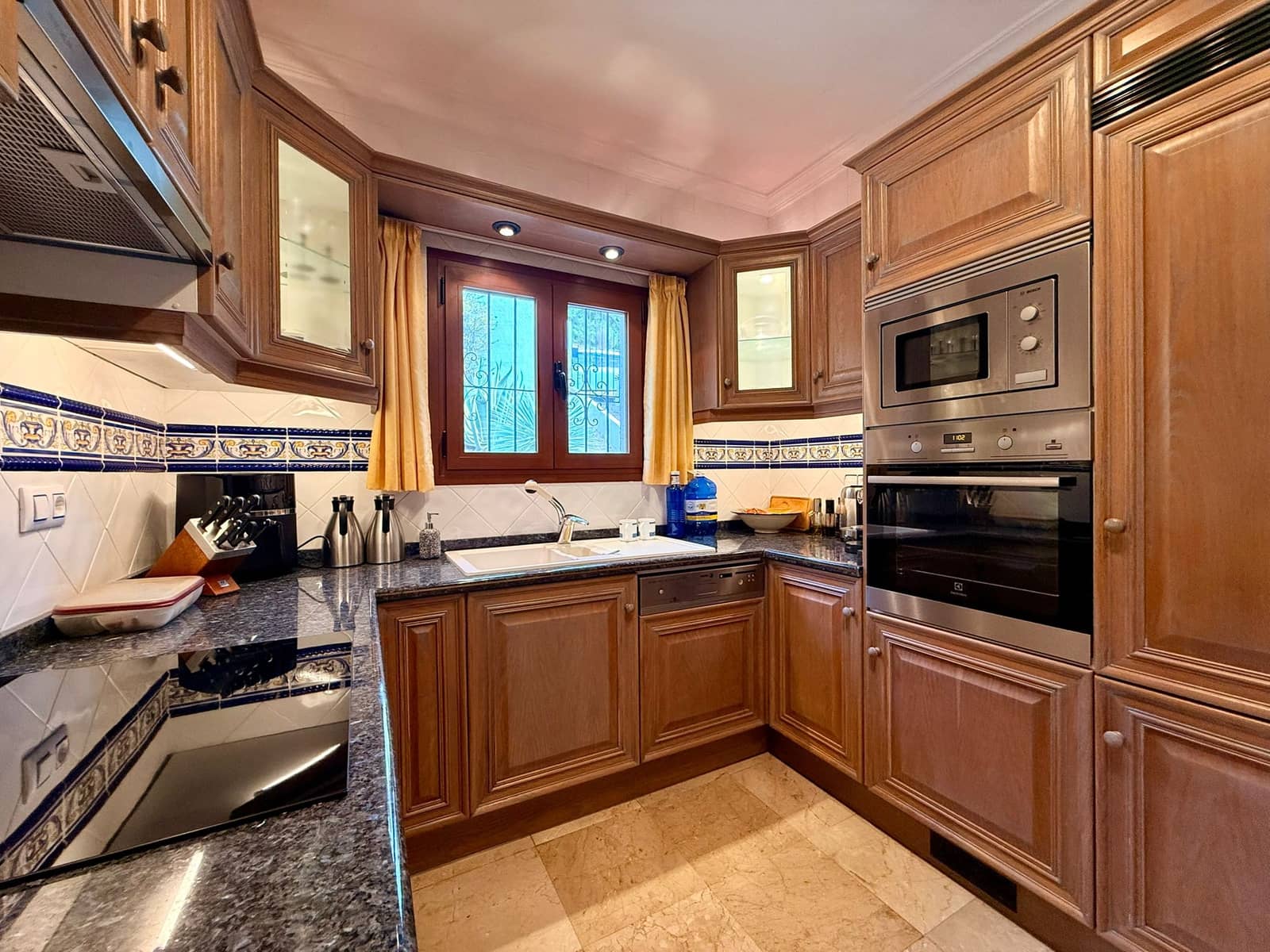 4 sypialnia Willa na sprzedaż w Calpe / Calp z basenem garażem - 760 000 € (Ref: 10045692)