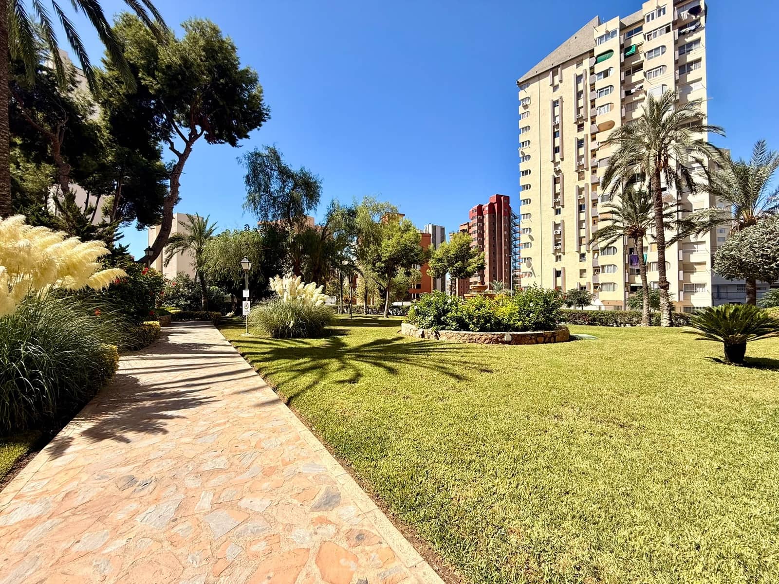 1 soverom Leilighet til salgs i Benidorm med svømmebasseng garasje - € 198 000 (Ref: 10074615)