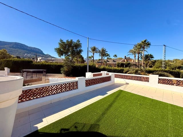 Chalet de 3 habitaciones en Gargasindi, Calpe / Calp en venta con piscina garaje - 639.000 € (Ref: 10091328)