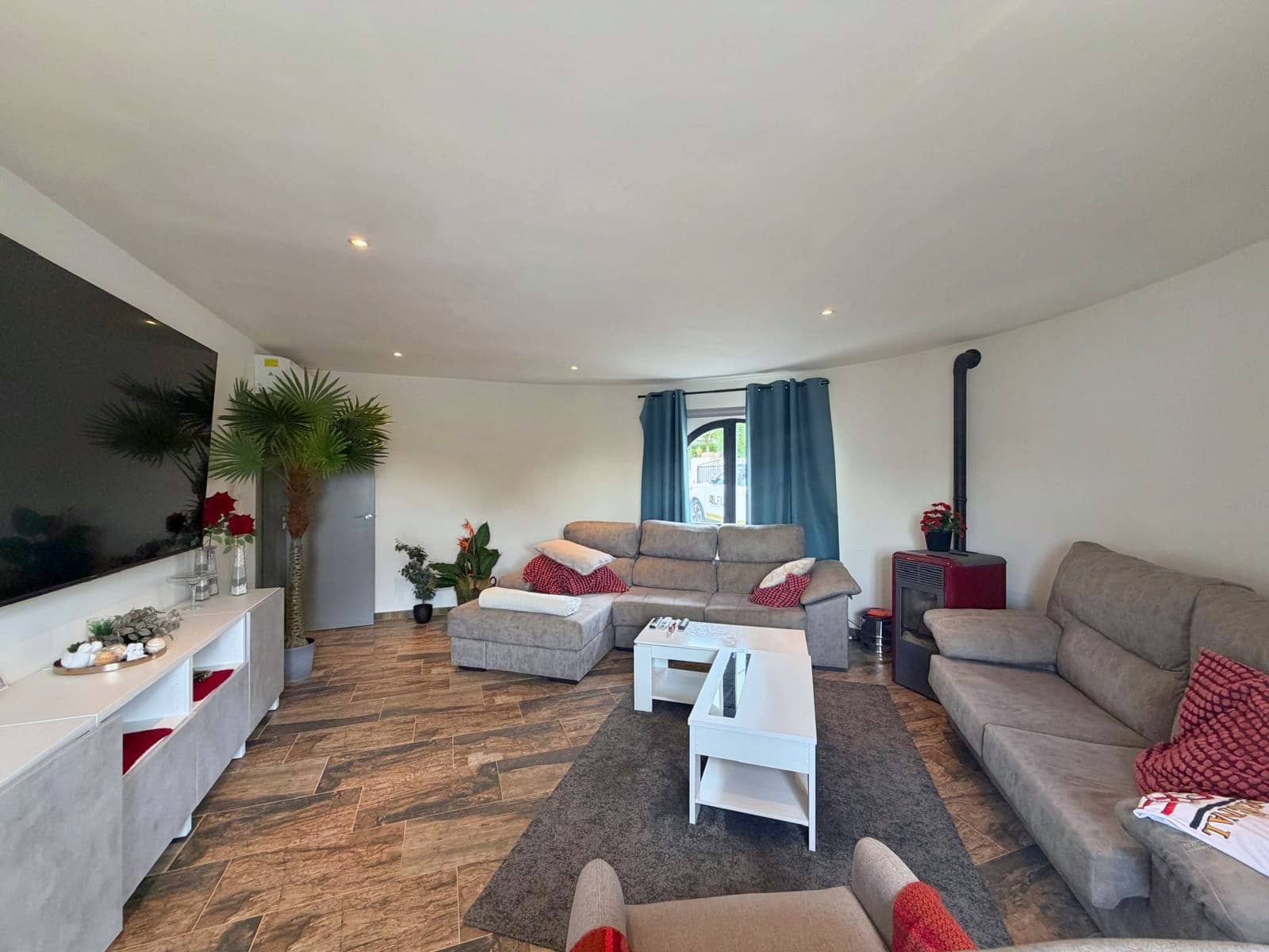 6 bedroom Villa for sale in Calpe / Calp with pool garage - € 999,000 (Ref: 10160055)
