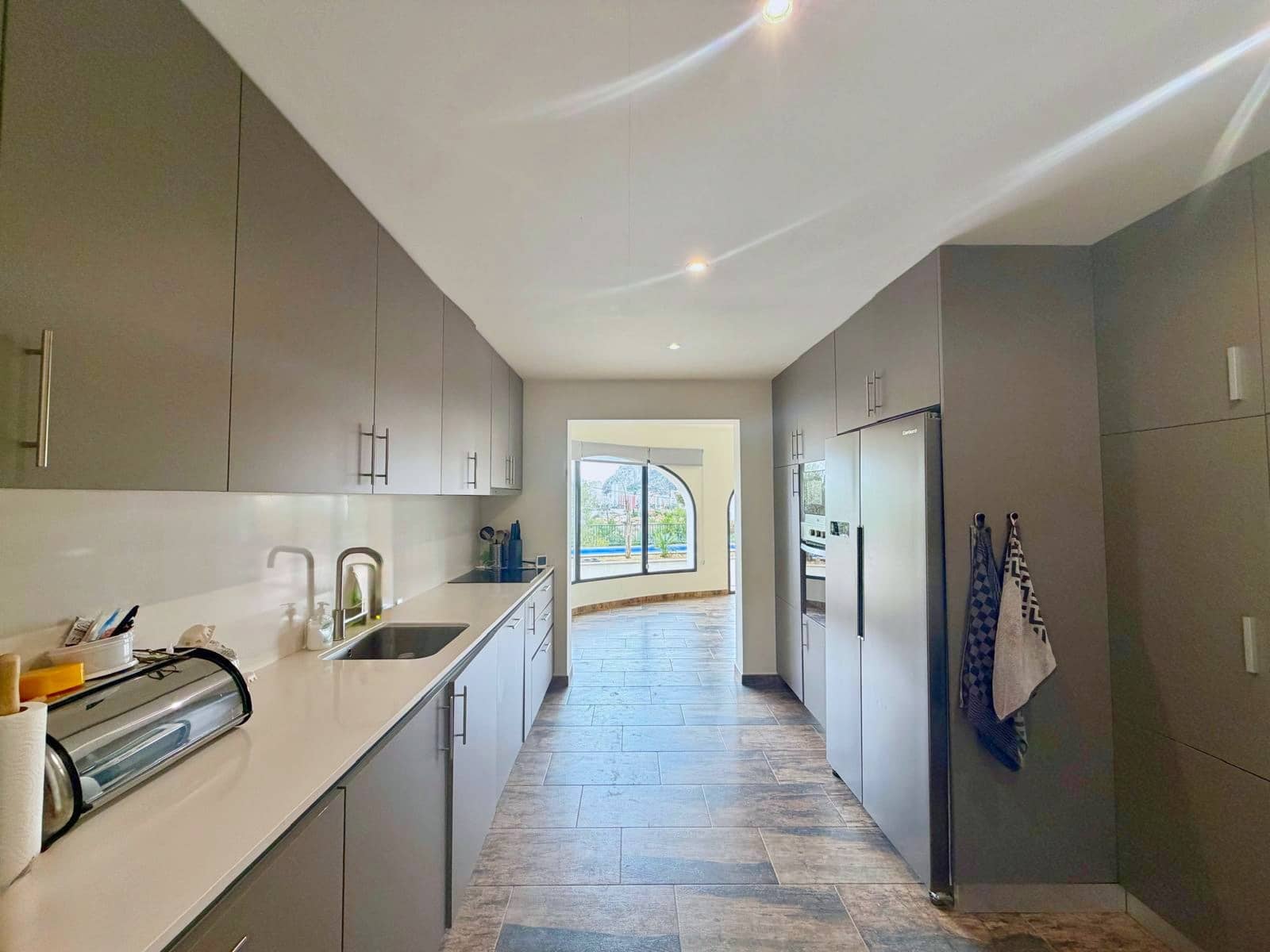 6 bedroom Villa for sale in Calpe / Calp with pool garage - € 999,000 (Ref: 10160055)