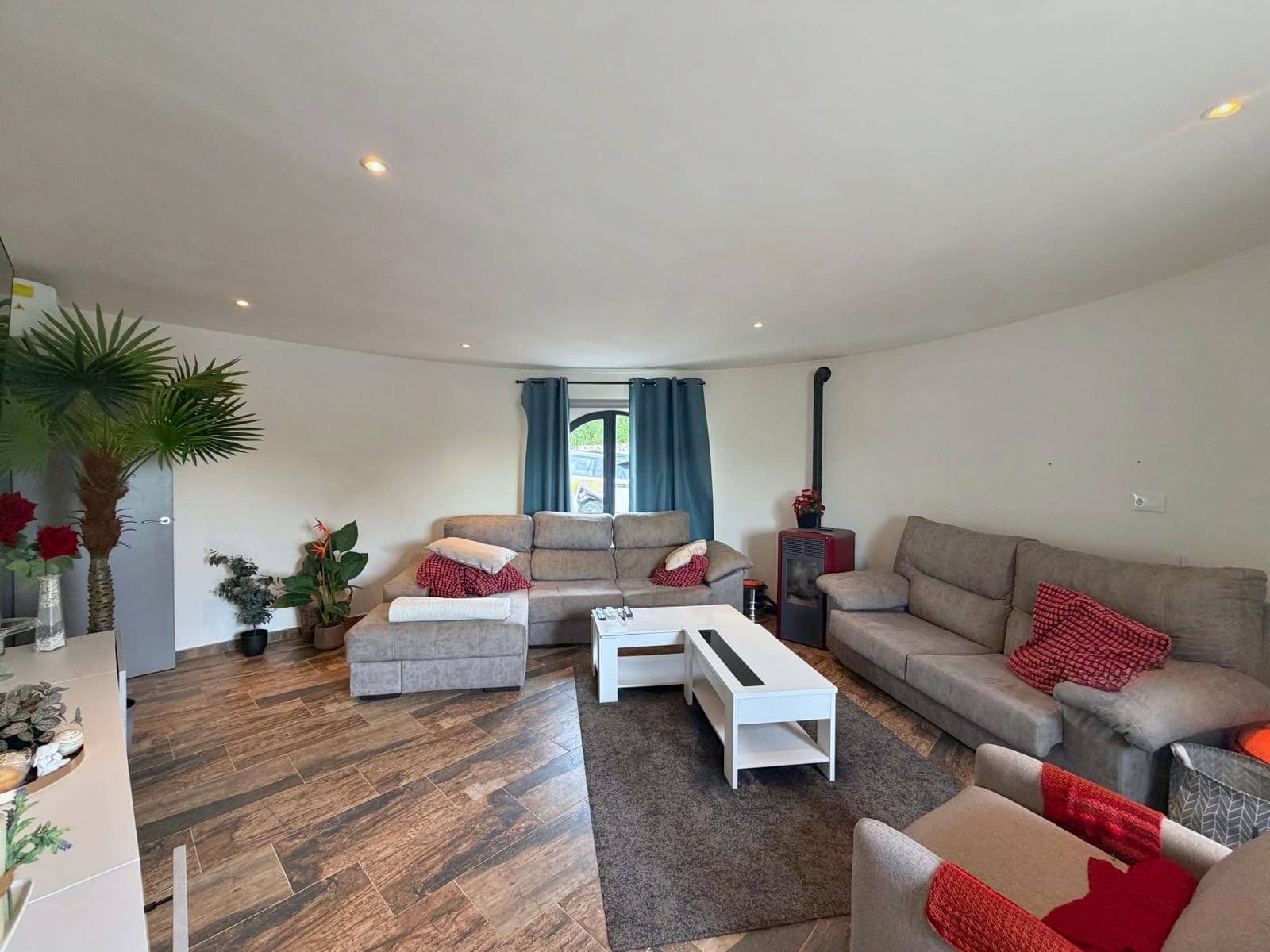 6 bedroom Villa for sale in Calpe / Calp with pool garage - € 999,000 (Ref: 10160055)