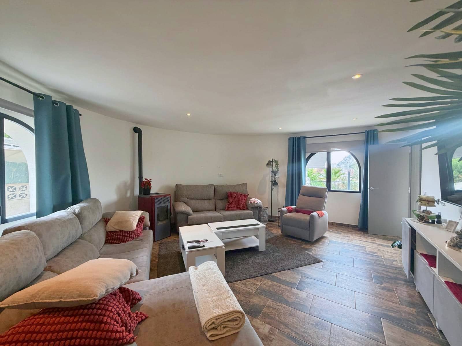 6 bedroom Villa for sale in Calpe / Calp with pool garage - € 999,000 (Ref: 10160055)