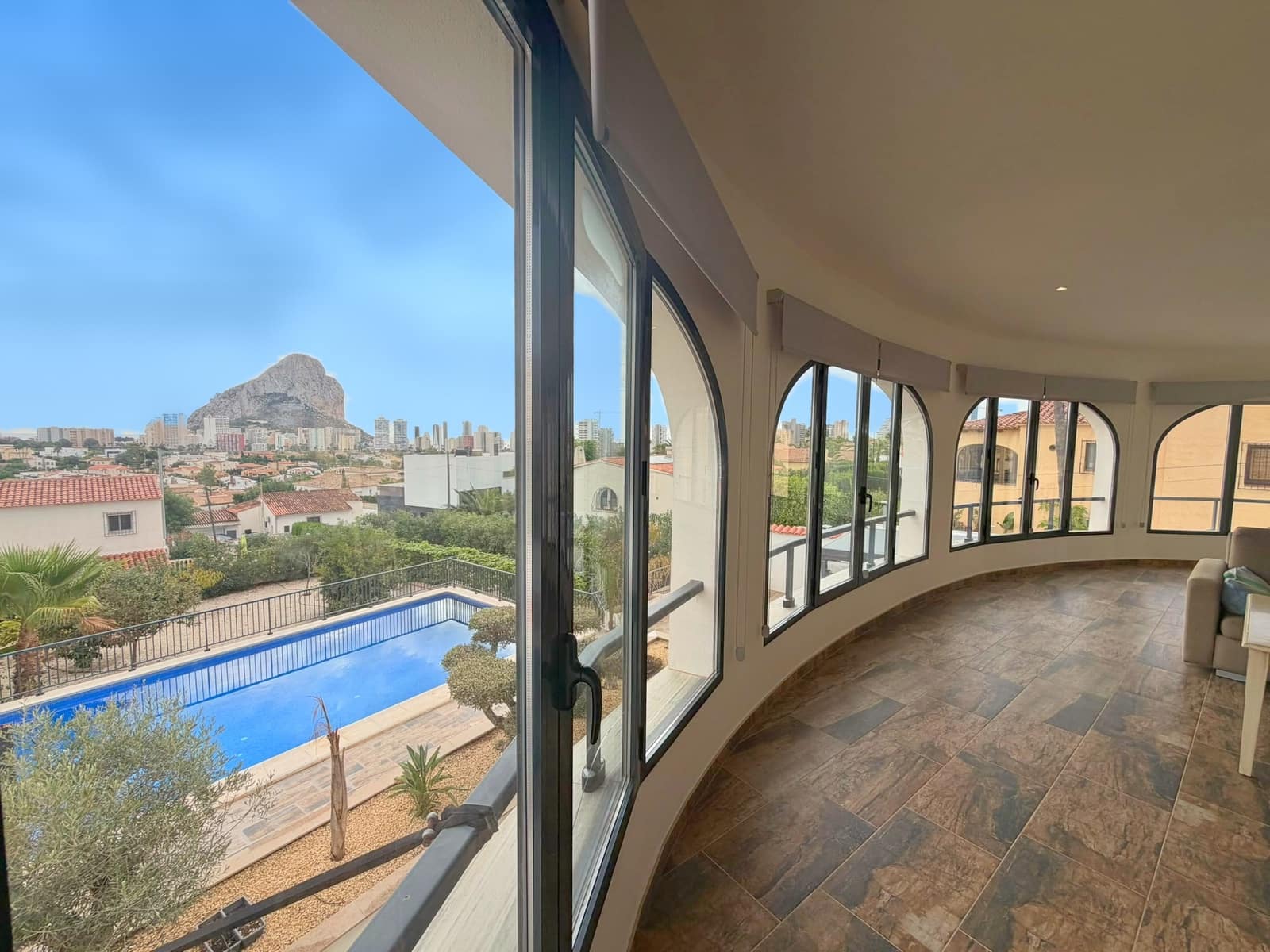 6 bedroom Villa for sale in Calpe / Calp with pool garage - € 999,000 (Ref: 10160055)