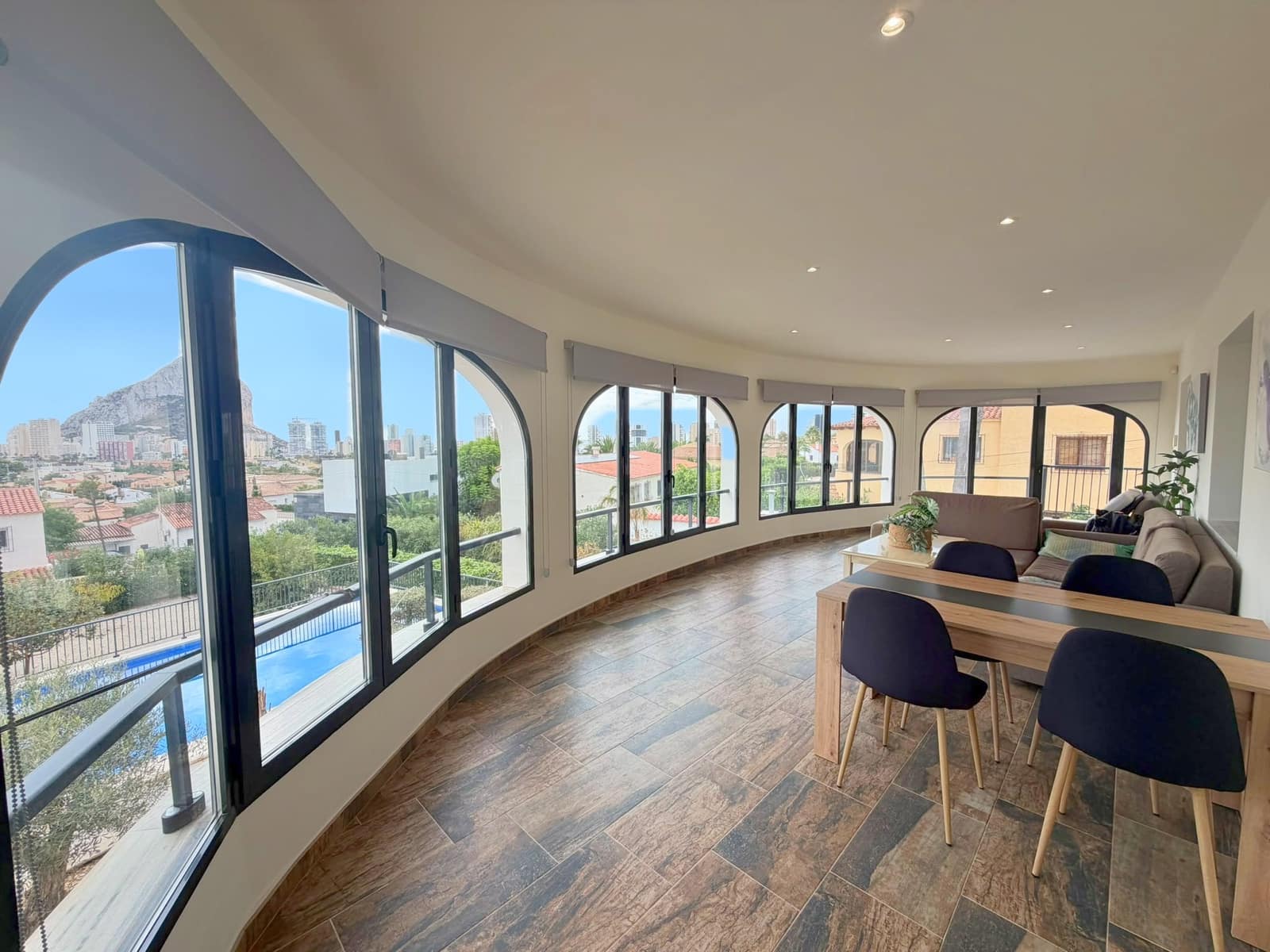 6 bedroom Villa for sale in Calpe / Calp with pool garage - € 999,000 (Ref: 10160055)