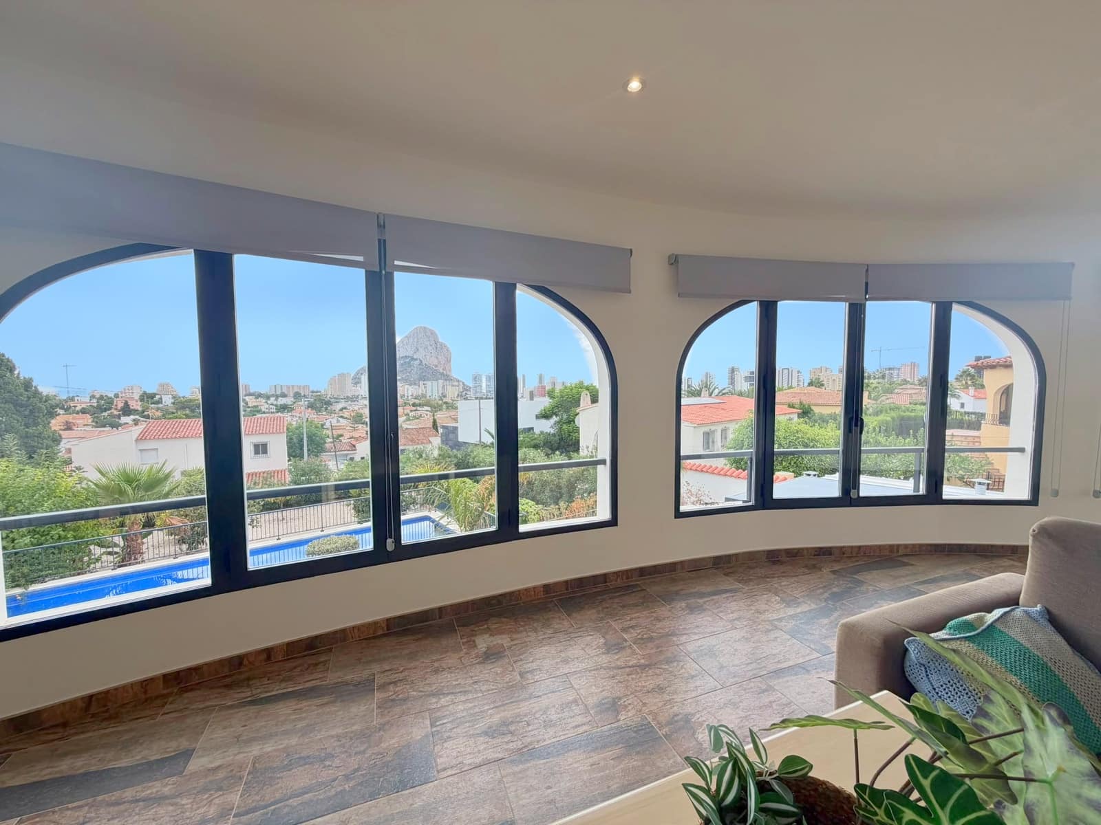 6 bedroom Villa for sale in Calpe / Calp with pool garage - € 999,000 (Ref: 10160055)
