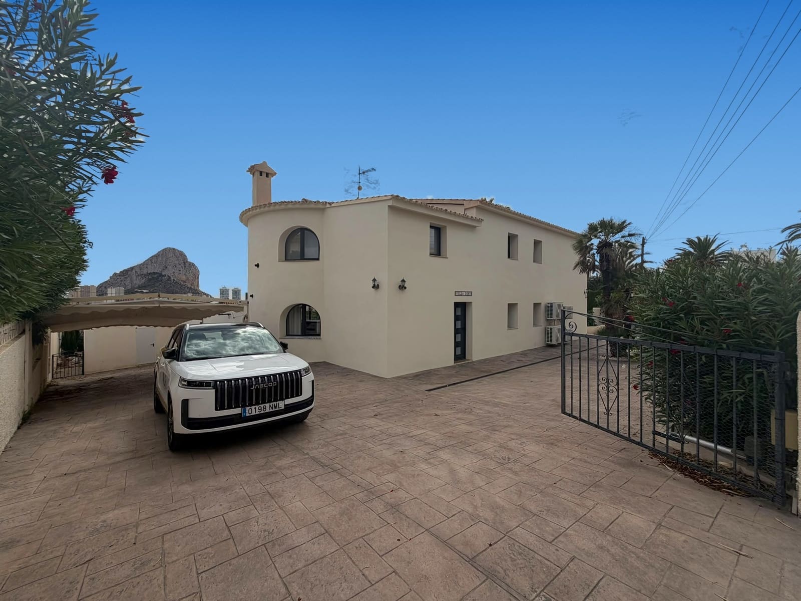 6 bedroom Villa for sale in Calpe / Calp with pool garage - € 999,000 (Ref: 10160055)