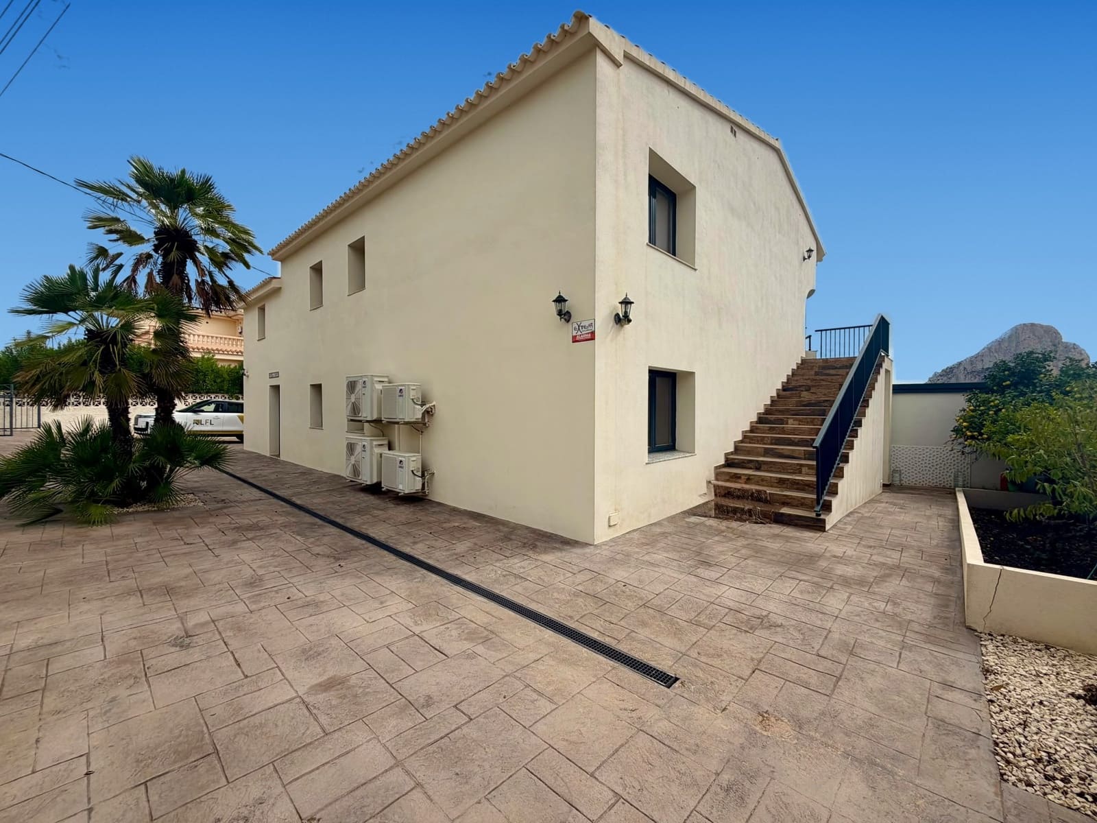 6 bedroom Villa for sale in Calpe / Calp with pool garage - € 999,000 (Ref: 10160055)