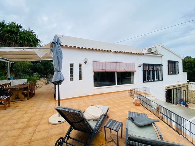 4 bedroom Villa for sale in Benissa with pool garage - € 599,000 (Ref: 8611062)