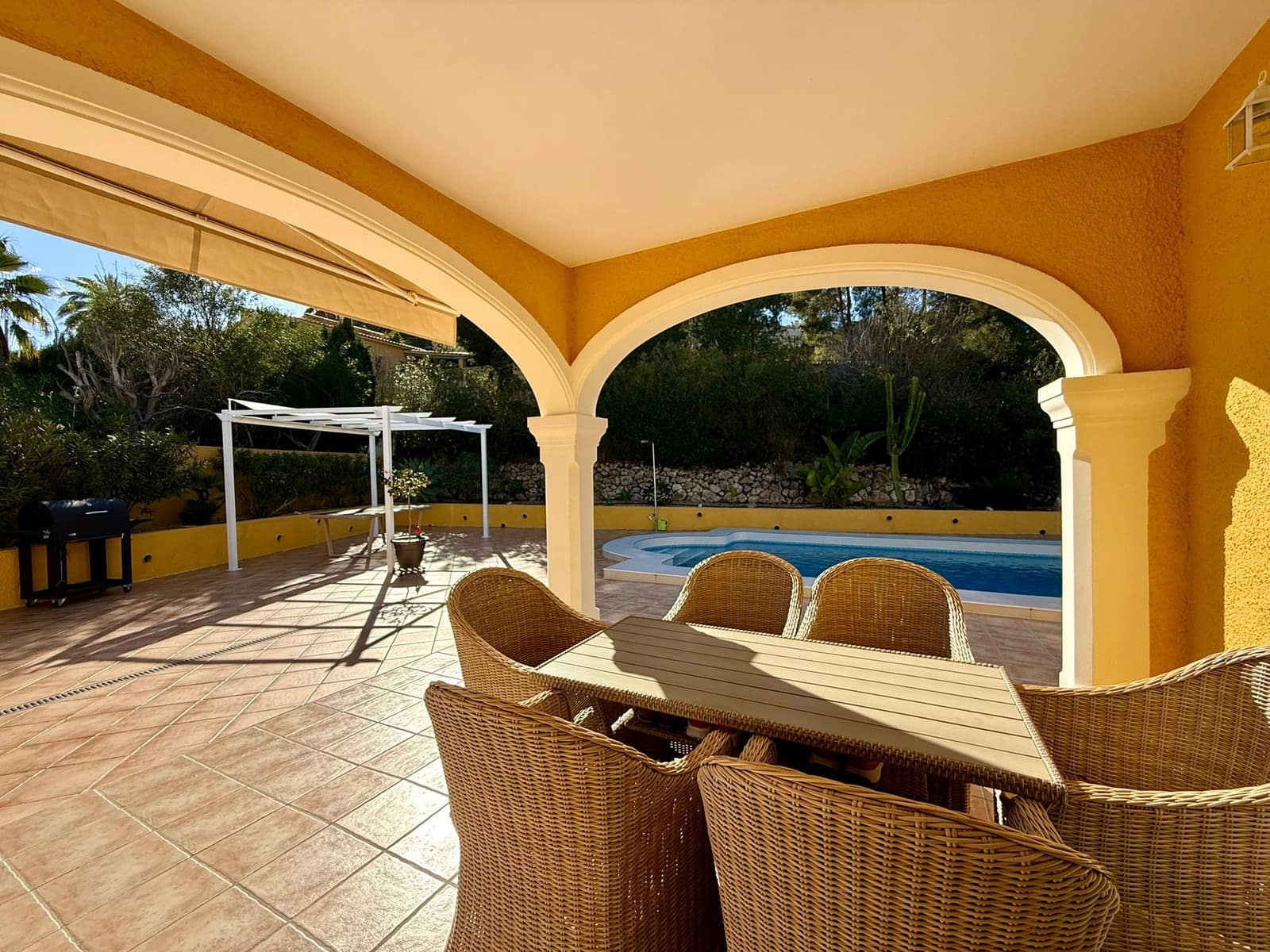 4 sypialnia Willa na sprzedaż w Calpe / Calp z basenem garażem - 595 000 € (Ref: 8790096)