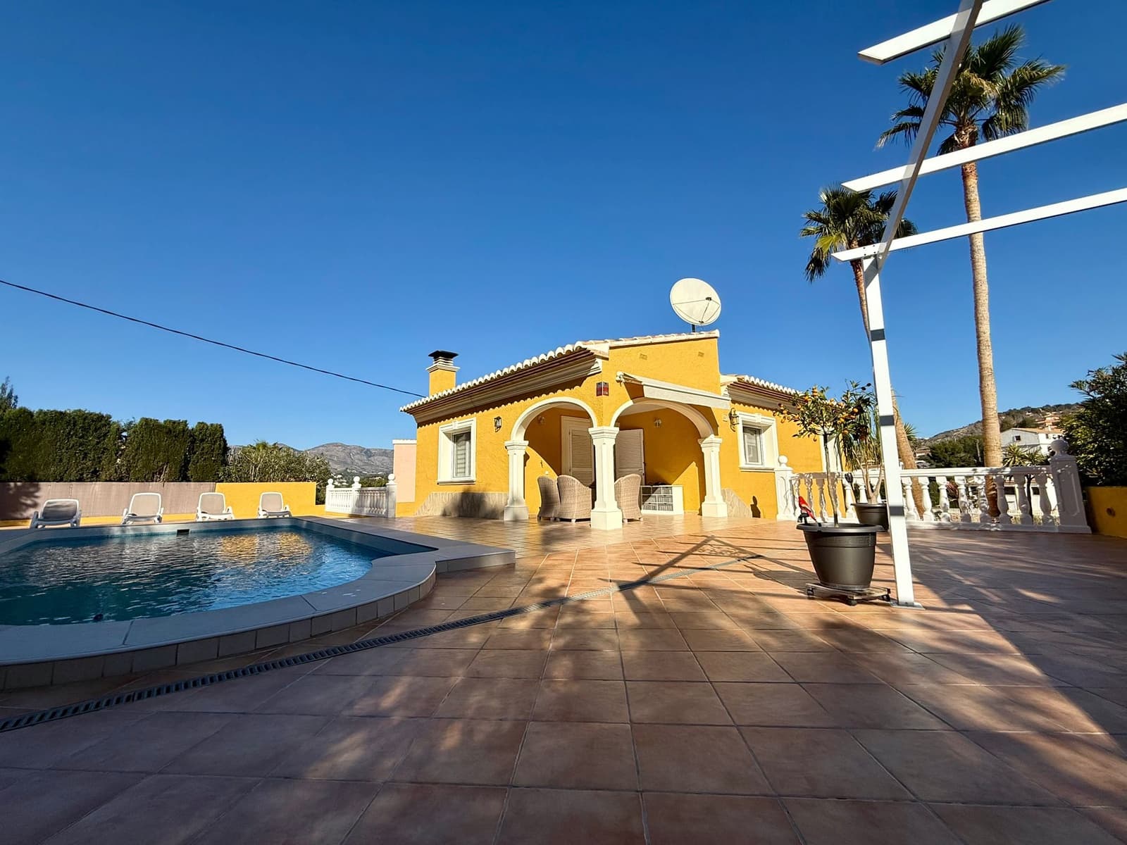 4 sypialnia Willa na sprzedaż w Calpe / Calp z basenem garażem - 595 000 € (Ref: 8790096)