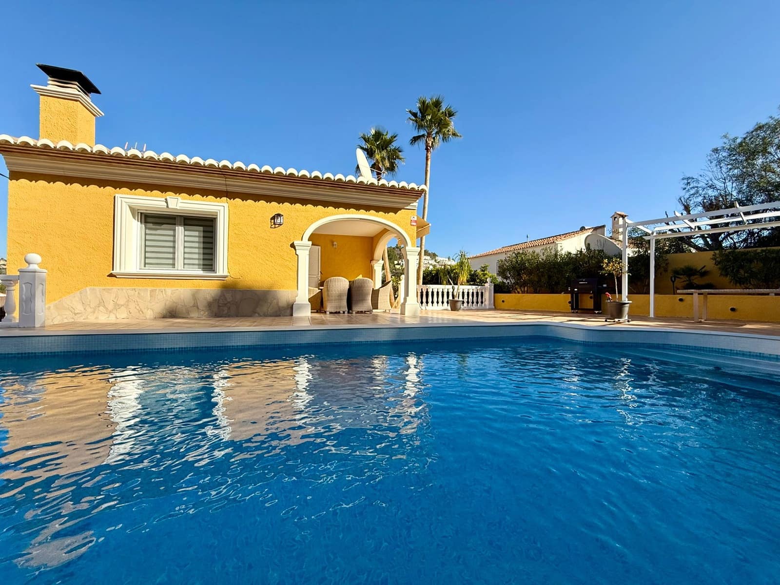 4 sypialnia Willa na sprzedaż w Calpe / Calp z basenem garażem - 595 000 € (Ref: 8790096)