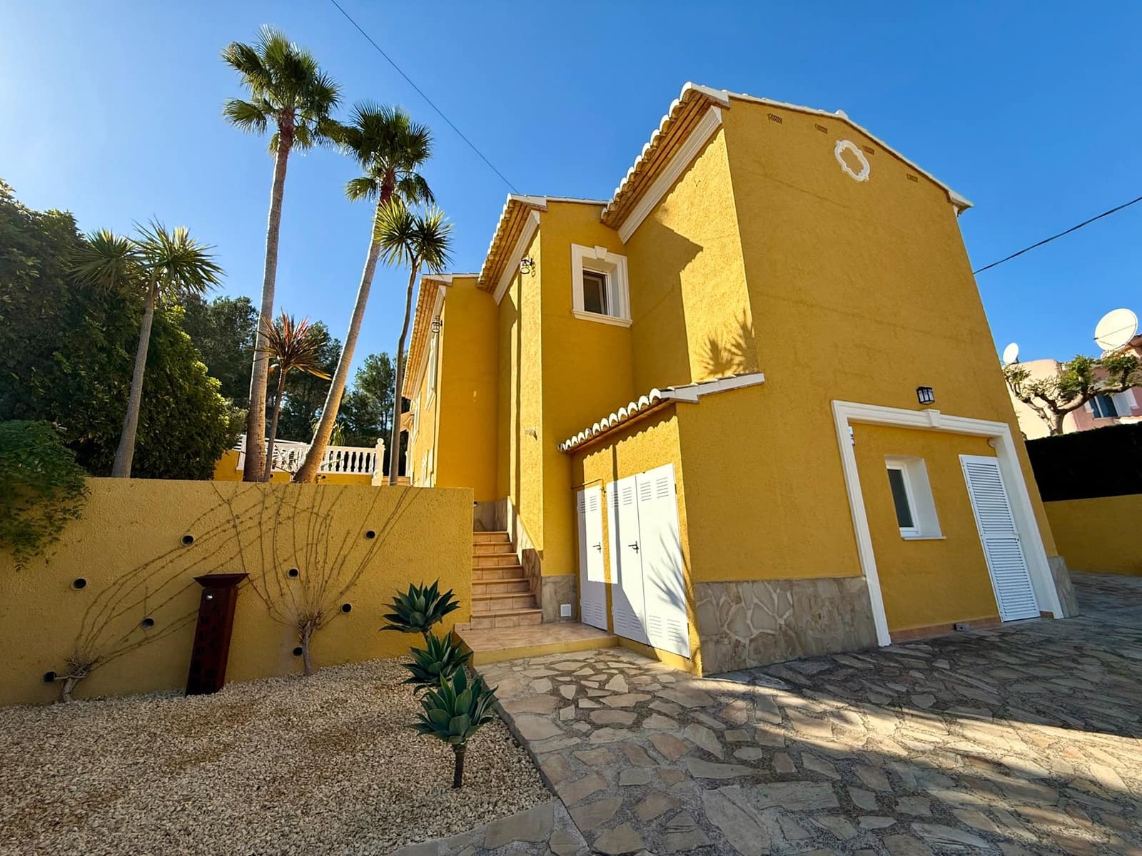4 sypialnia Willa na sprzedaż w Calpe / Calp z basenem garażem - 595 000 € (Ref: 8790096)