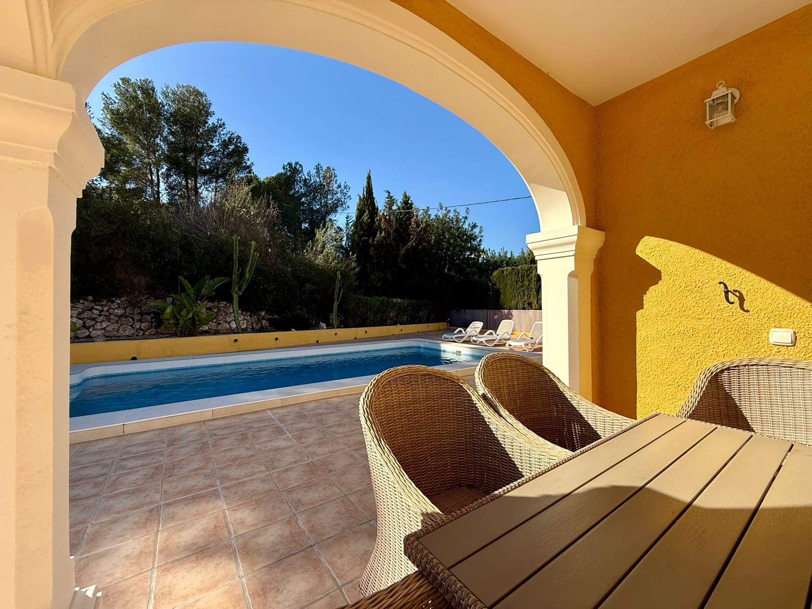 4 sypialnia Willa na sprzedaż w Calpe / Calp z basenem garażem - 595 000 € (Ref: 8790096)