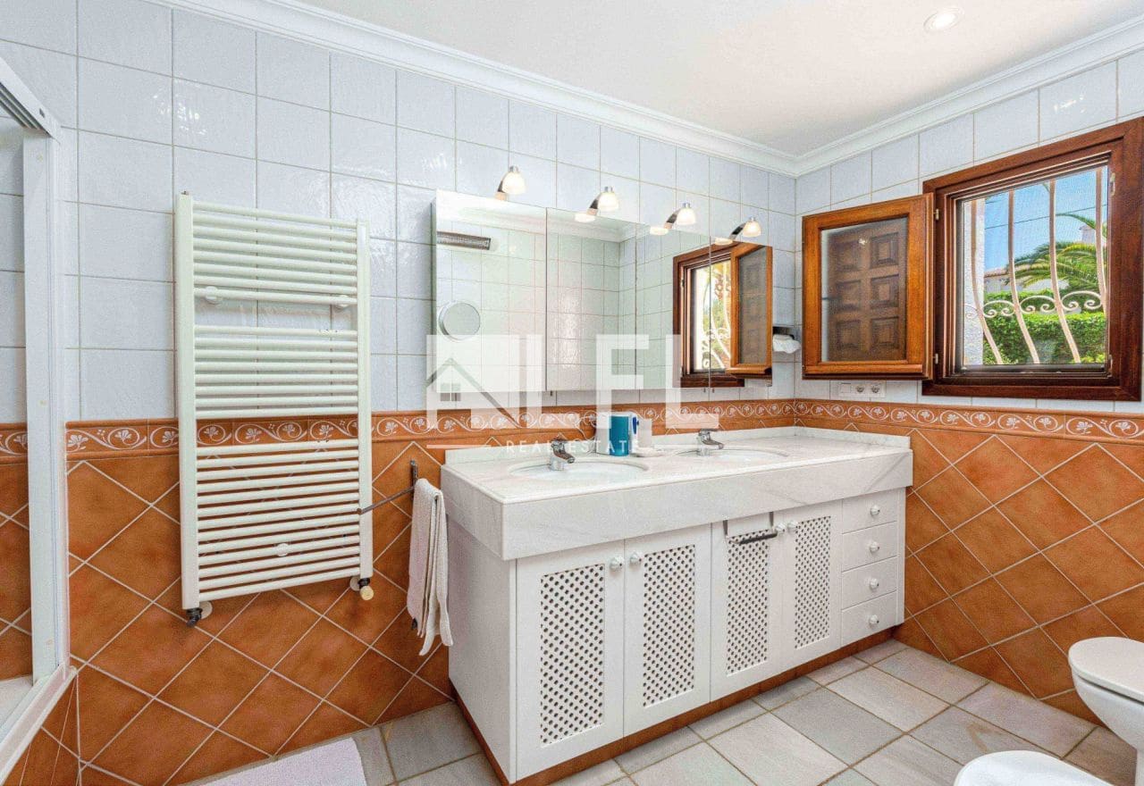 Willa na sprzedaż w Javea / Xabia z basenem garażem - 1 195 000 € (Ref: 9007837)