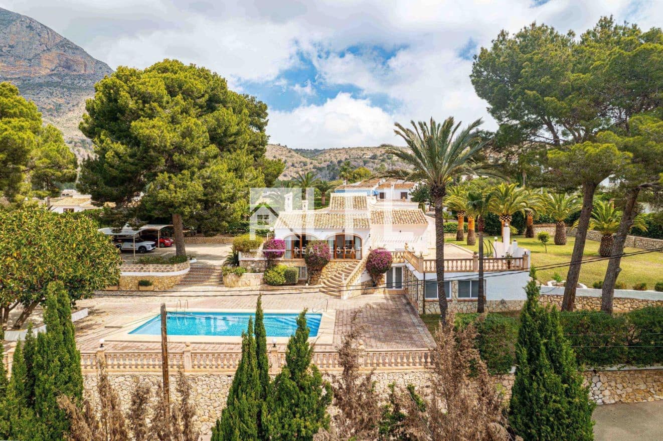 Willa na sprzedaż w Javea / Xabia z basenem garażem - 1 195 000 € (Ref: 9007837)