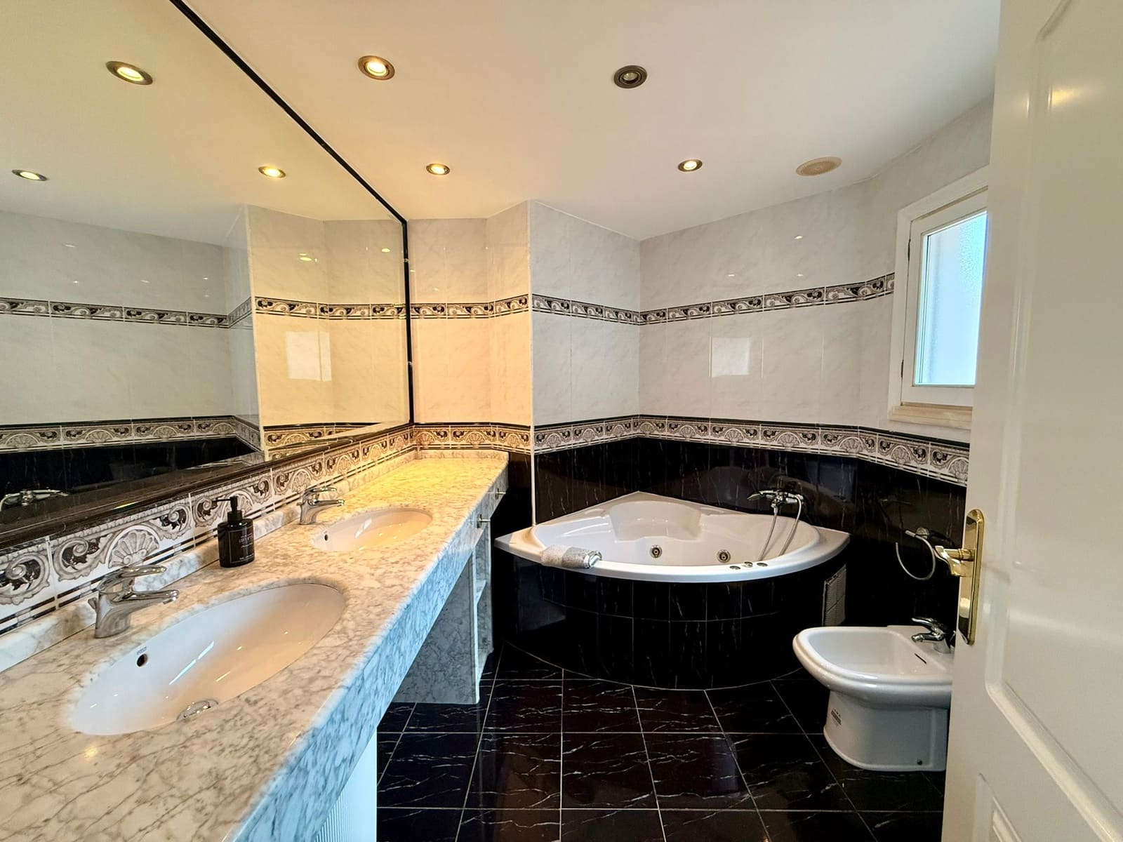 4 soverom Villa til salgs i Teulada-Moraira med svømmebasseng garasje - € 980 000 (Ref: 9015630)