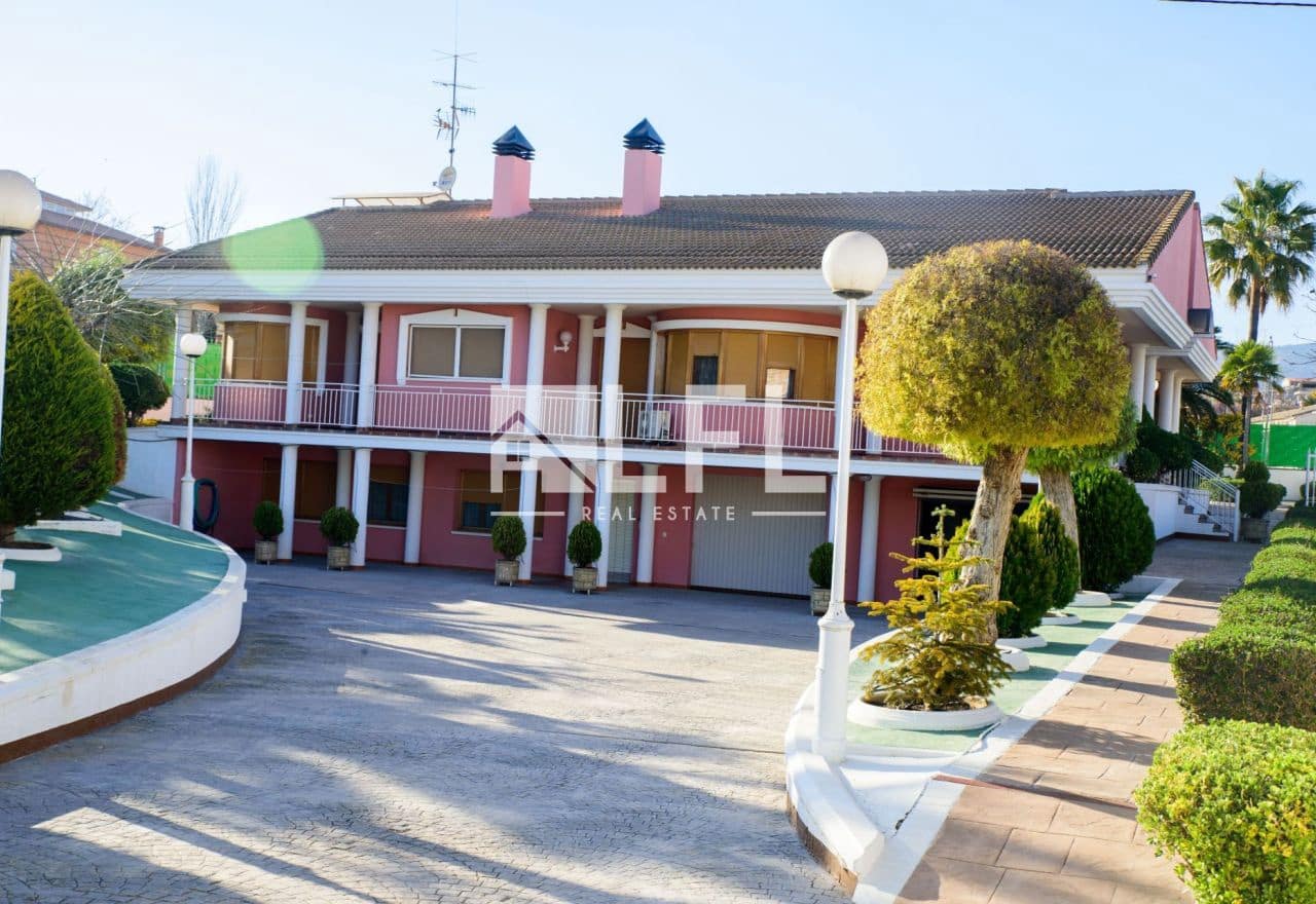 6 soveværelse Villa til salg i Caudete med garage - € 499.000 (Ref: 9255630)