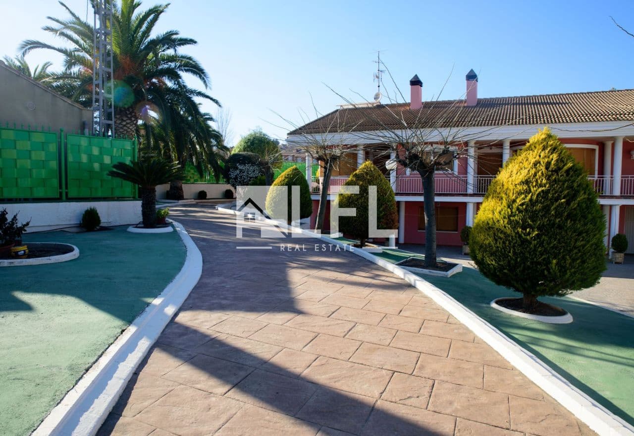 6 soveværelse Villa til salg i Caudete med garage - € 499.000 (Ref: 9255630)