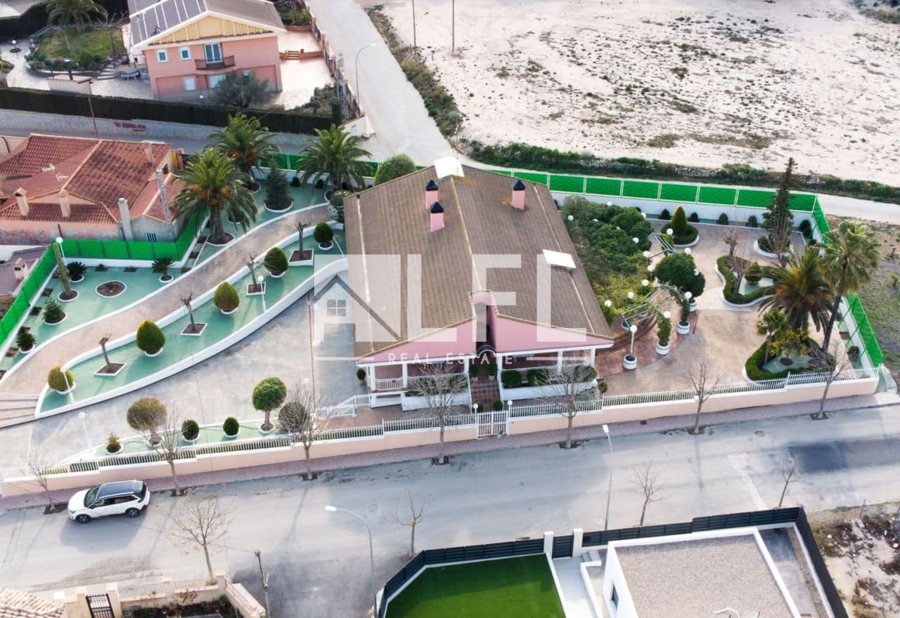 6 soveværelse Villa til salg i Caudete med garage - € 499.000 (Ref: 9255630)