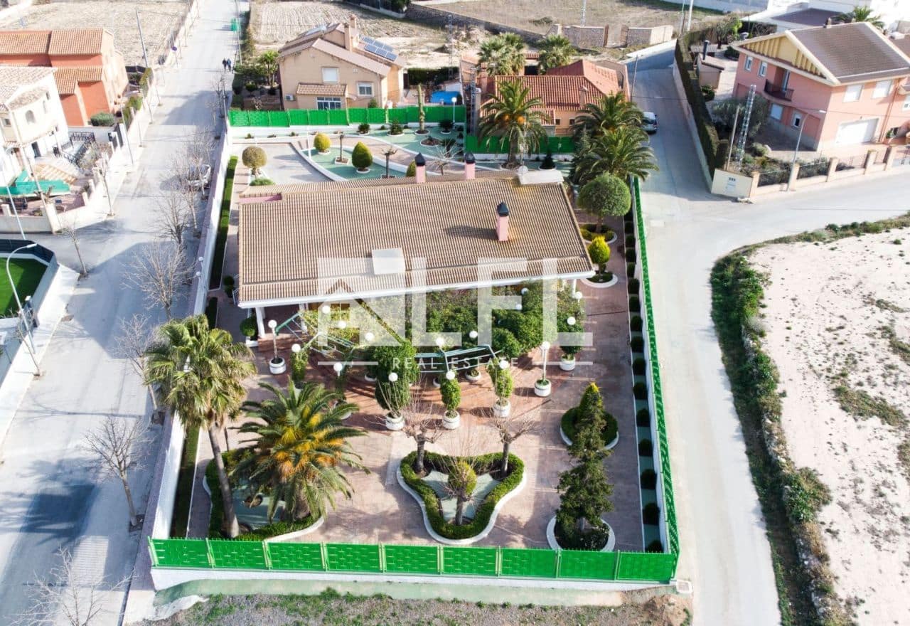 6 soveværelse Villa til salg i Caudete med garage - € 499.000 (Ref: 9255630)