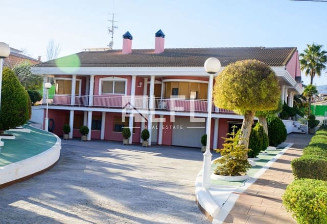 6 slaapkamer Villa te koop in Caudete met garage - € 499.000 (Ref: 9255630)