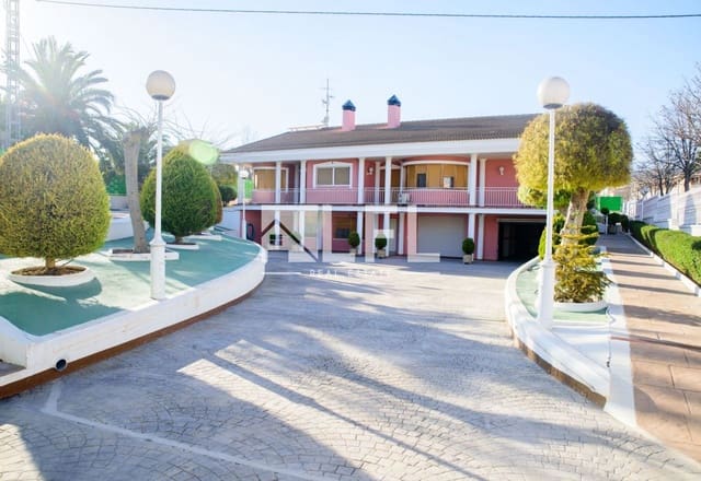 6 slaapkamer Villa te koop in Caudete met garage - € 499.000 (Ref: 9255630)