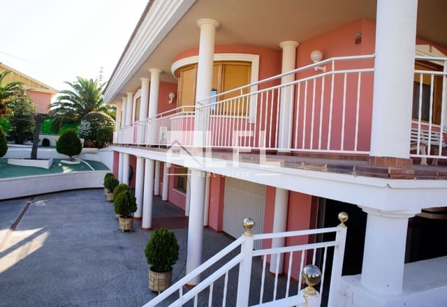 6 slaapkamer Villa te koop in Caudete met garage - € 499.000 (Ref: 9255630)