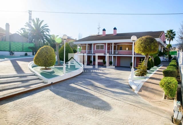 6 slaapkamer Villa te koop in Caudete met garage - € 499.000 (Ref: 9255630)