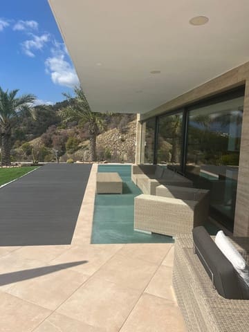 6 bedroom Villa for sale in Altea with pool garage - € 5,595,000 (Ref: 9292245)