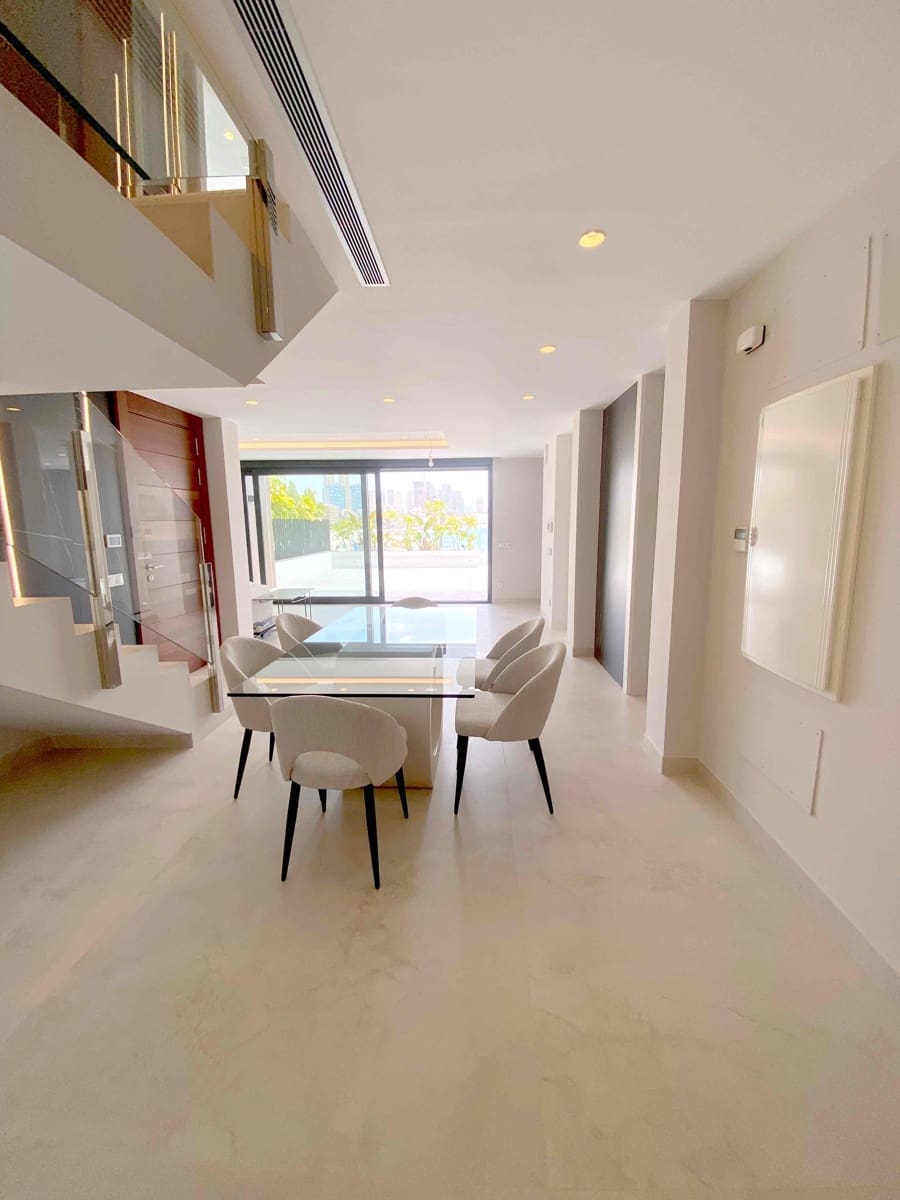 4 sypialnia Penthouse na sprzedaż w Benidorm z basenem garażem - 1 650 000 € (Ref: 9446730)