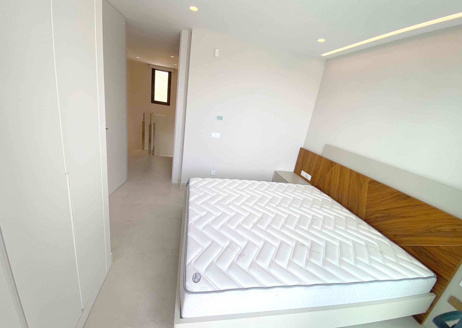 4 sypialnia Penthouse na sprzedaż w Benidorm z basenem garażem - 1 650 000 € (Ref: 9446730)