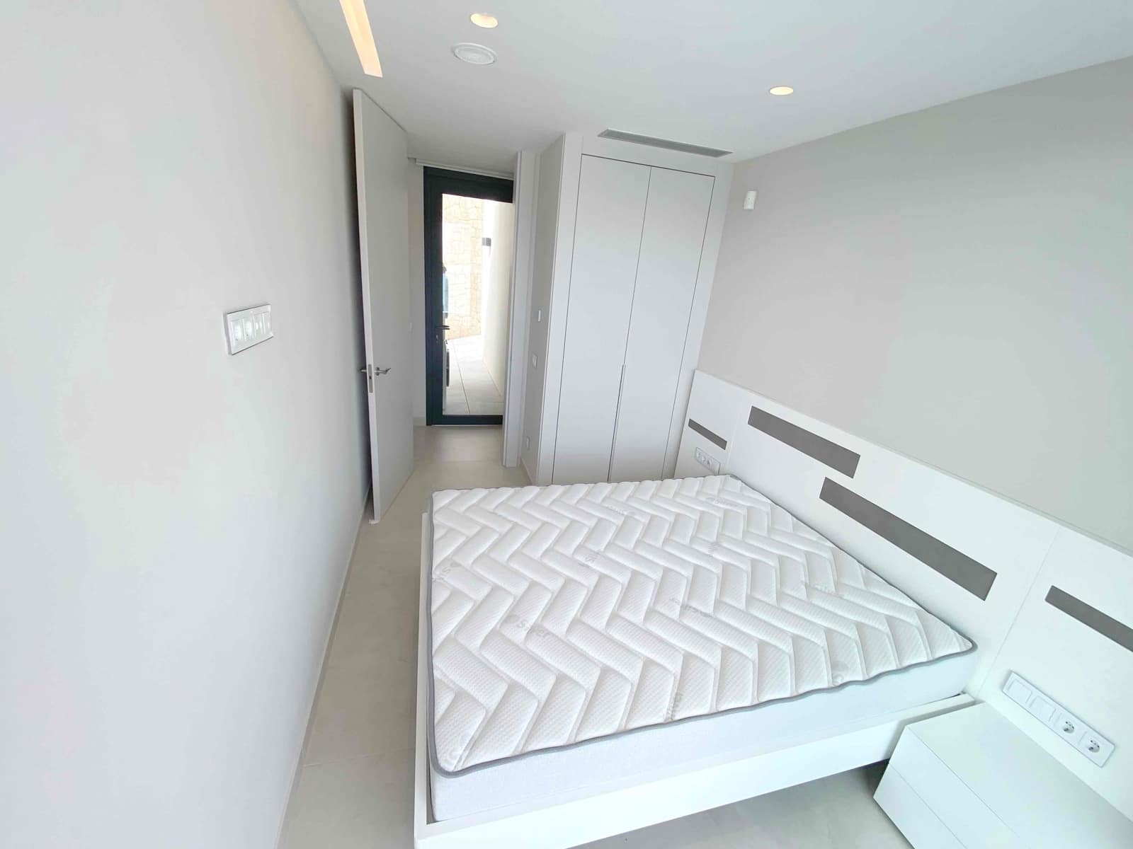 4 sypialnia Penthouse na sprzedaż w Benidorm z basenem garażem - 1 650 000 € (Ref: 9446730)