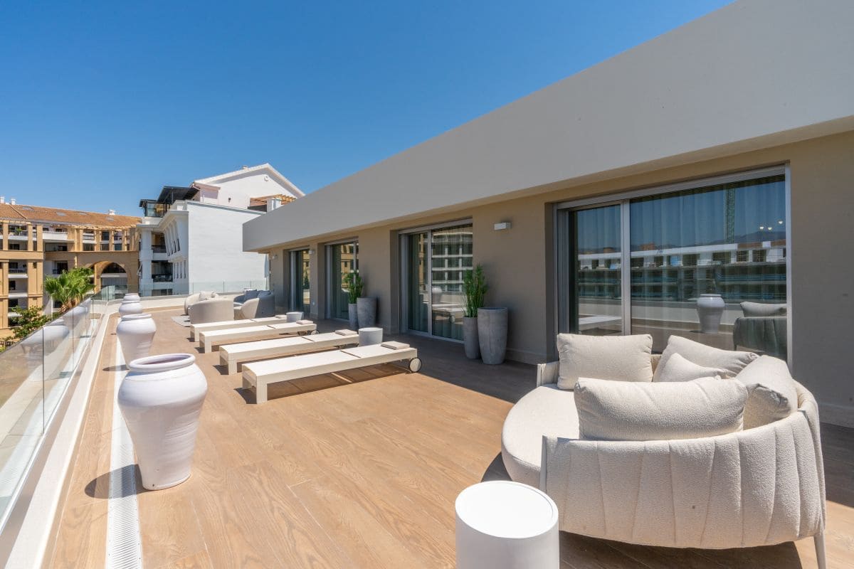 4 quarto Penthouse para venda em Marbella com piscina garagem - 1 490 000 € (Ref: 9465870)