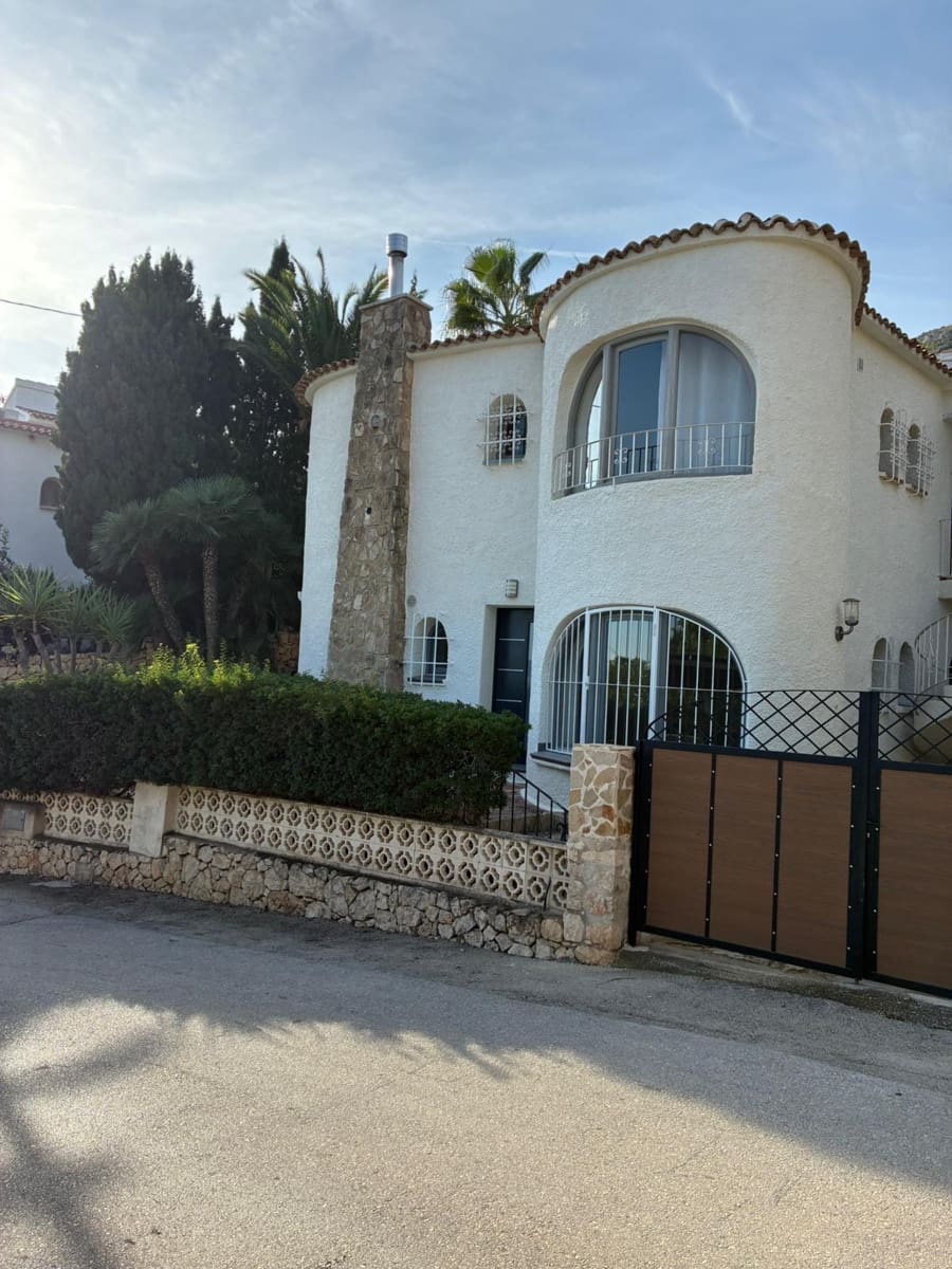 4 bedroom Villa for sale in Calpe / Calp with pool garage - € 590,000 (Ref: 9723476)