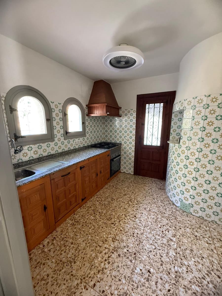 4 bedroom Villa for sale in Calpe / Calp with pool garage - € 590,000 (Ref: 9723476)