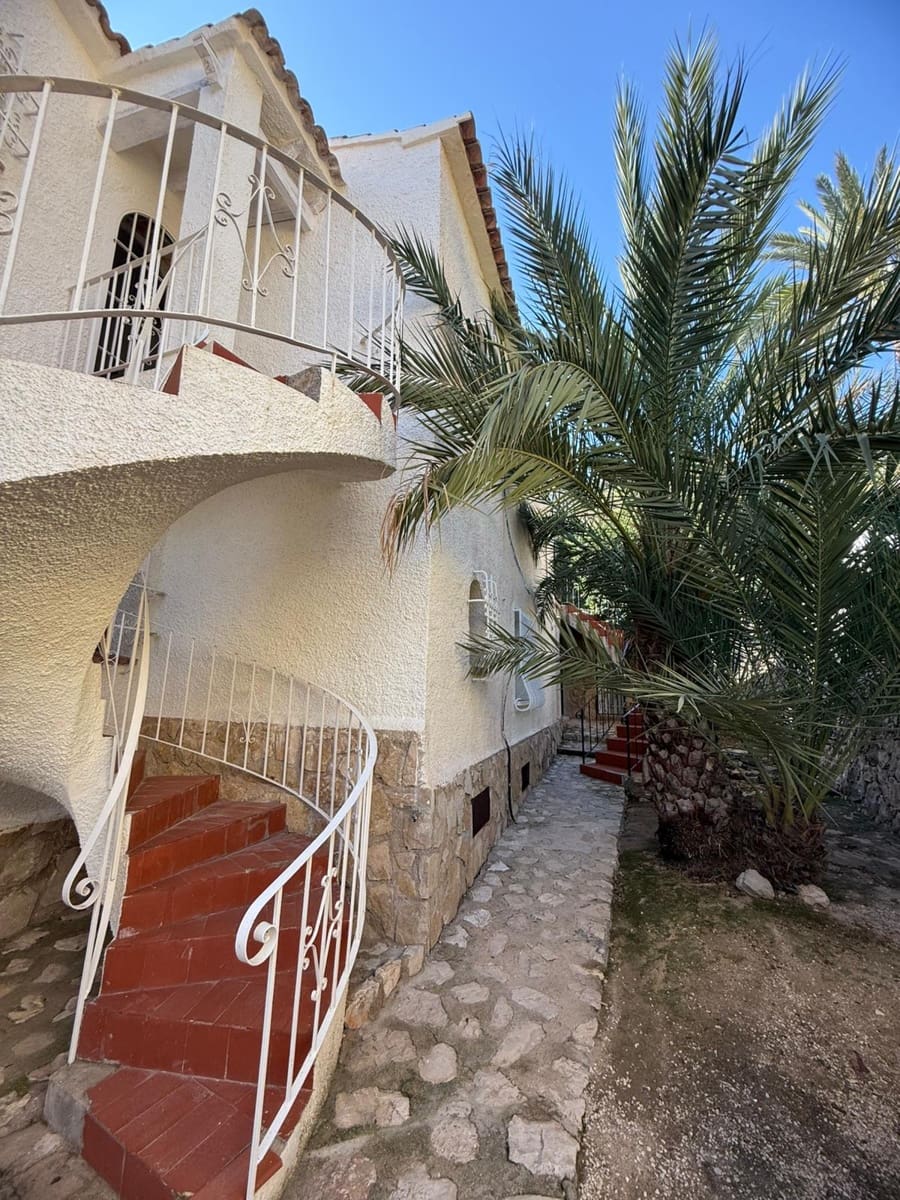 4 bedroom Villa for sale in Calpe / Calp with pool garage - € 590,000 (Ref: 9723476)