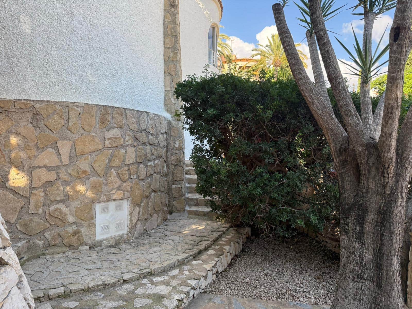 4 bedroom Villa for sale in Calpe / Calp with pool garage - € 590,000 (Ref: 9723476)