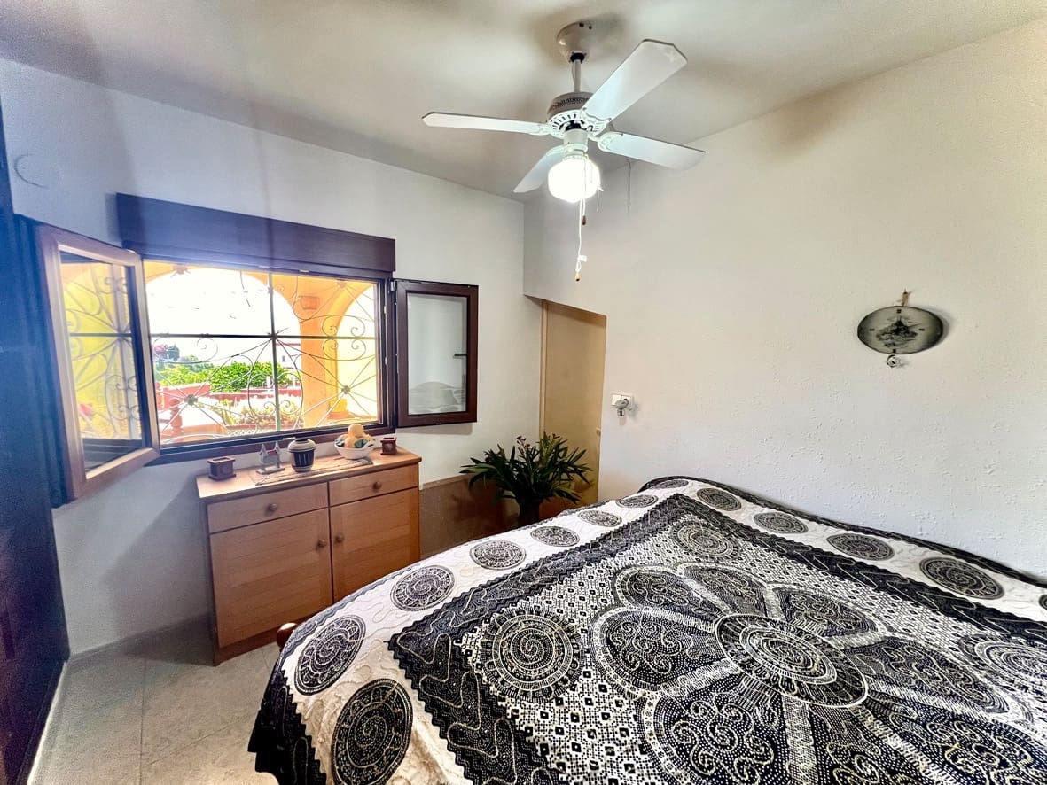 4 bedroom Villa for sale in Calpe / Calp with pool garage - € 799,000 (Ref: 9730761)